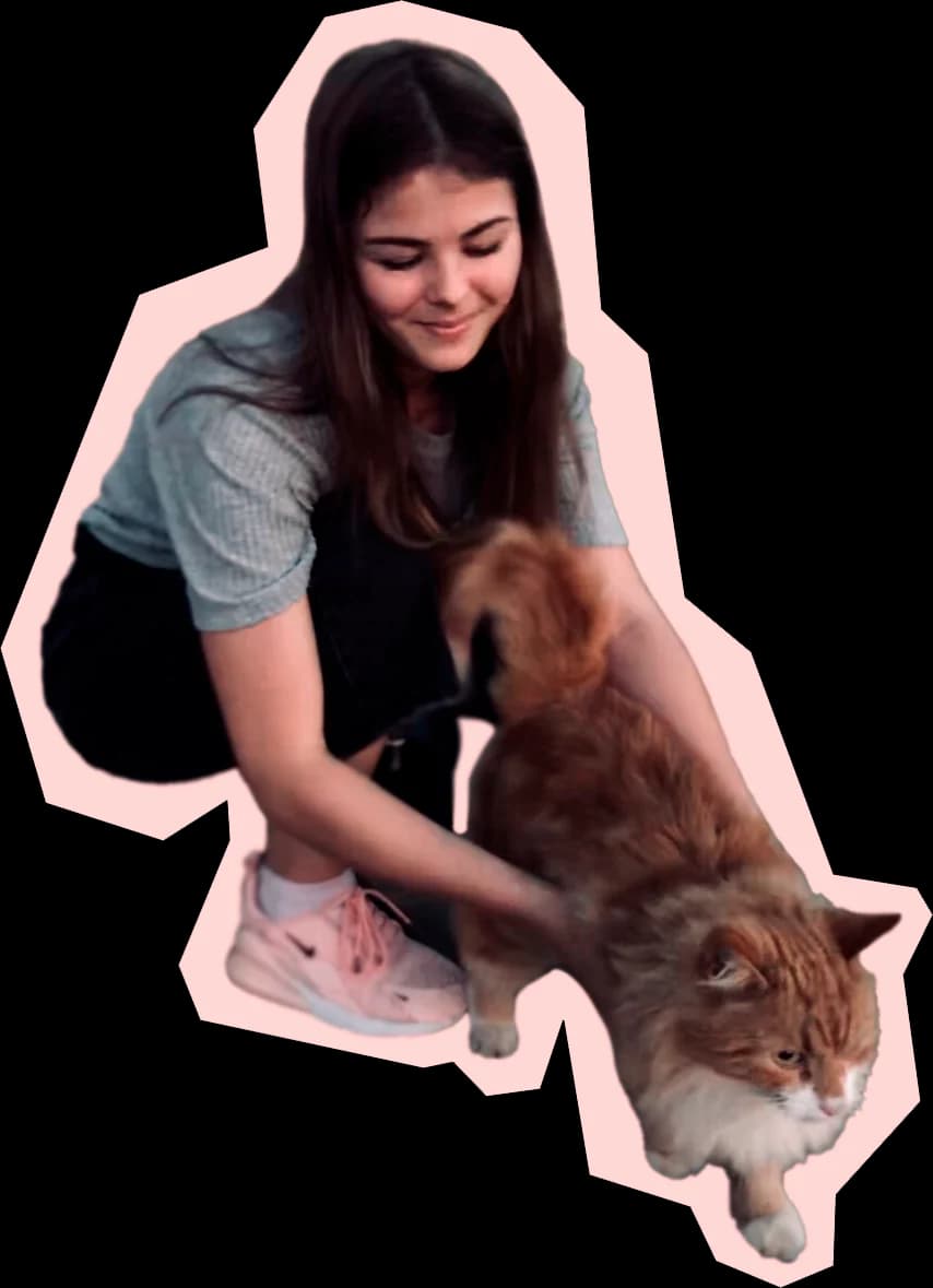 Софья играет с котом